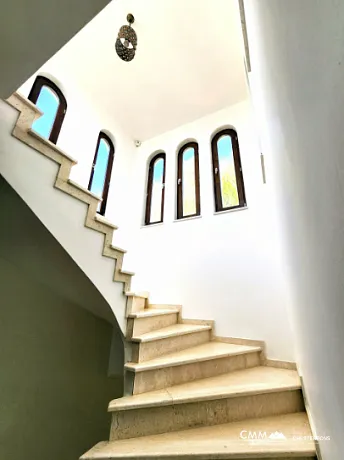 Rustovo'da 5 Yatak Odalı Villa, 392 m²
